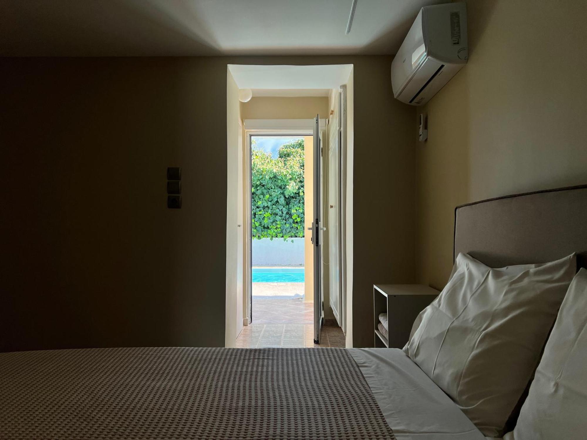 Villa Pool Lagonisi 5min From Koropion